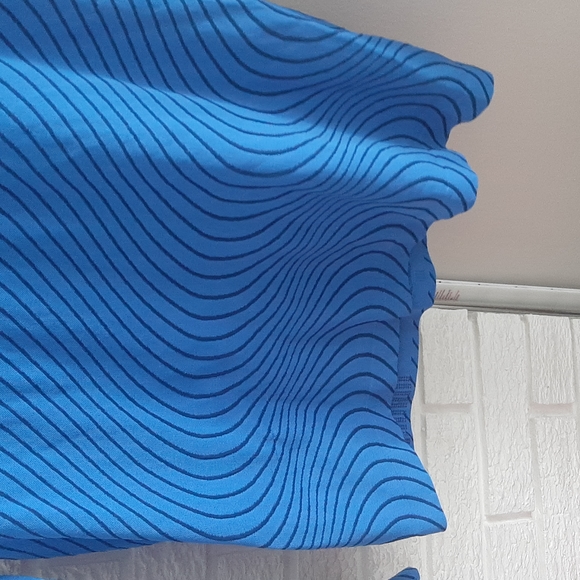 Women's Athleta Fitted Stretchy Gym Top Size M - Picture 5 of 9